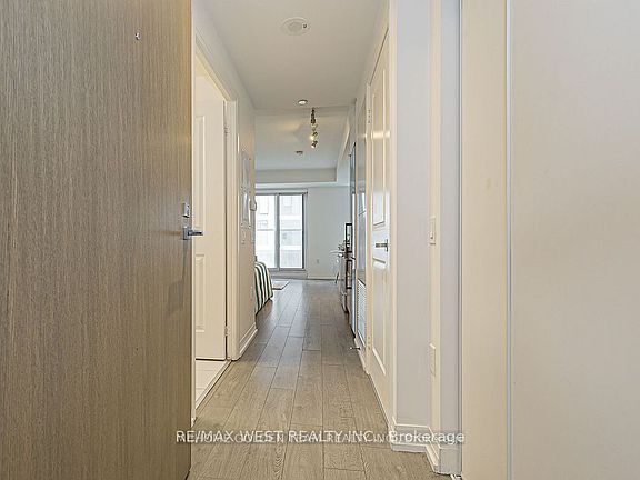 4th image of 251 Jarvis St #1124