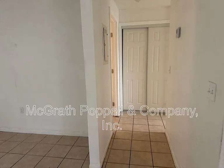 3828 Lakeshore Dr #B — Photo 7