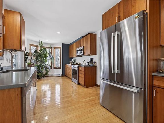 4th image of 85 Gounod Rd
