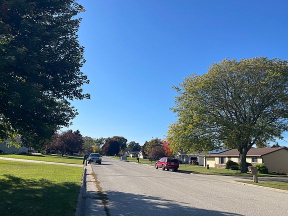 4th image of 431 Harvey Dr