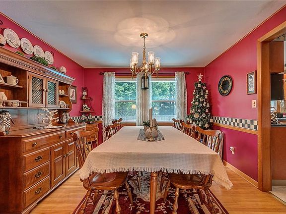 3rd image of 227 Thornton Cir S