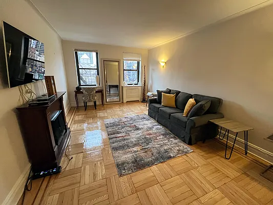 Rented by Apartment Luxe Realty Group, Inc | media 25