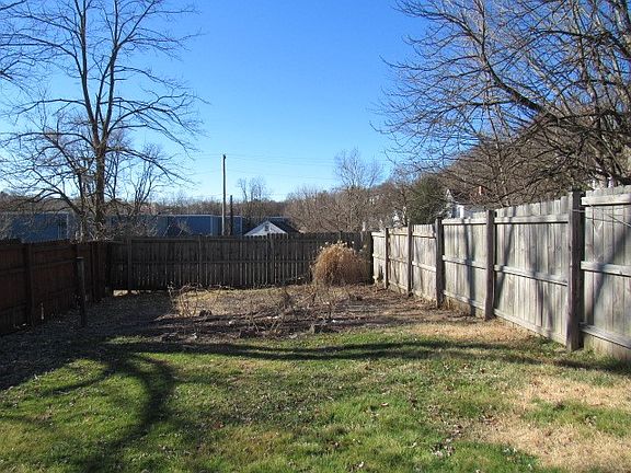 4th image of 109 Cottrell Ave