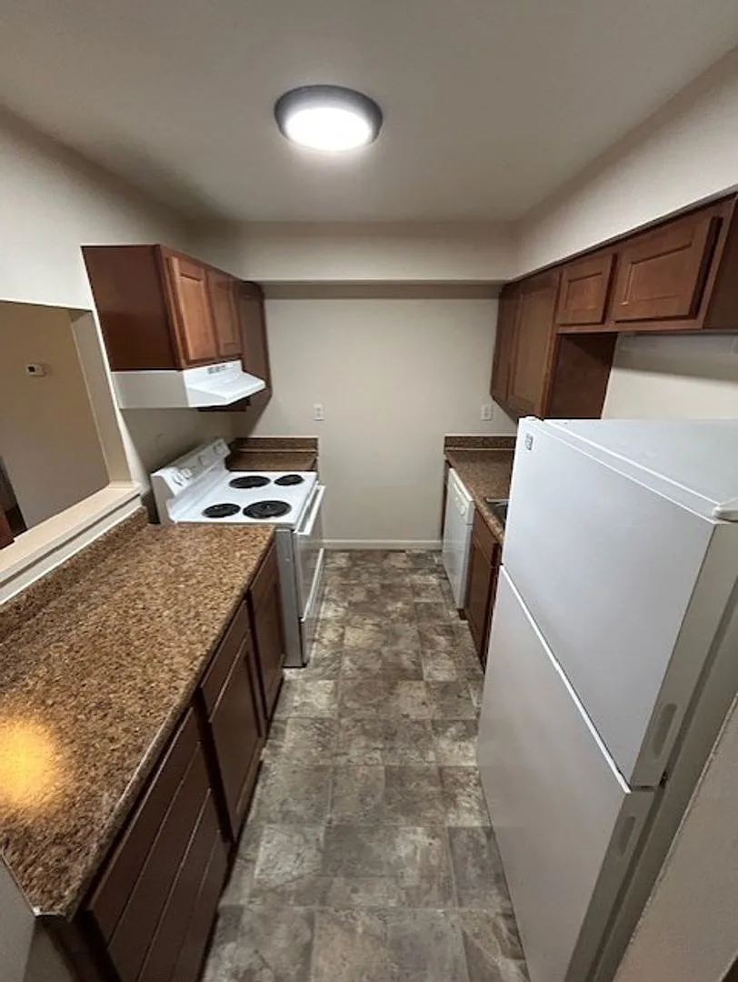 Convenient & Newly Updated 2-Bedroom Apartment First Floor Available Soon! — Photo 4