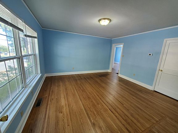 2nd image of 525 W Daisy L Gatson Bates Dr APT 2