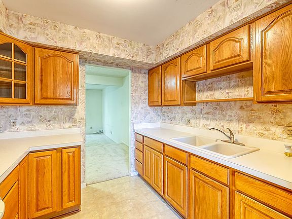 3rd image of 1832 Burrwood Cir