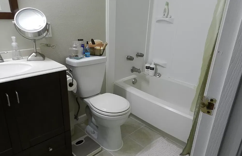 402 Thompson Drive - 1 — Photo 3