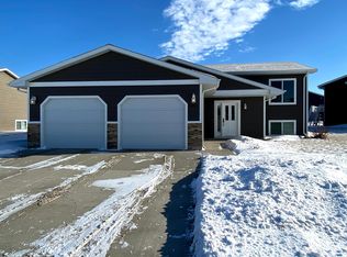 2225 Primrose Dr, Brookings, SD 57006