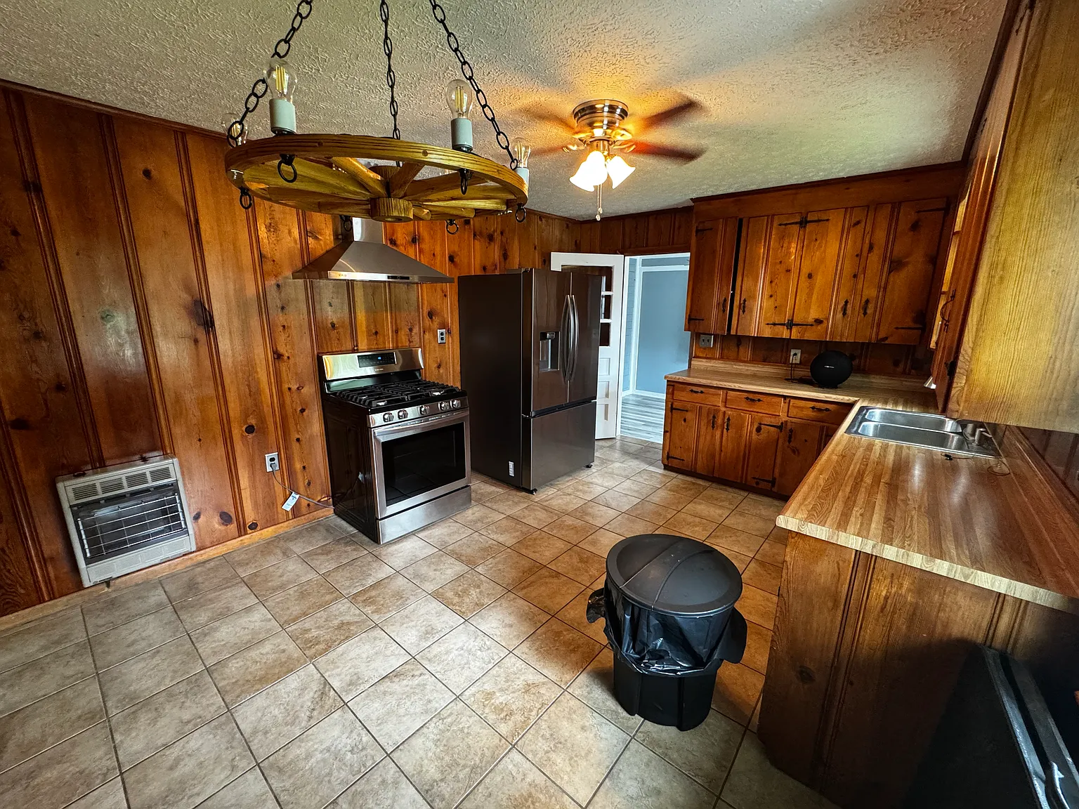 2 bed, 1056 sqft, $1,850 — Photo 2