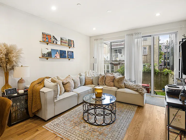 823 N Uber St #1 — Photo 8