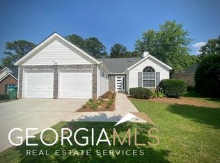 44 Central Park Dr, Hapeville, GA 30354