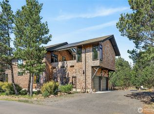 306 6th Street NW, Long Beach, WA