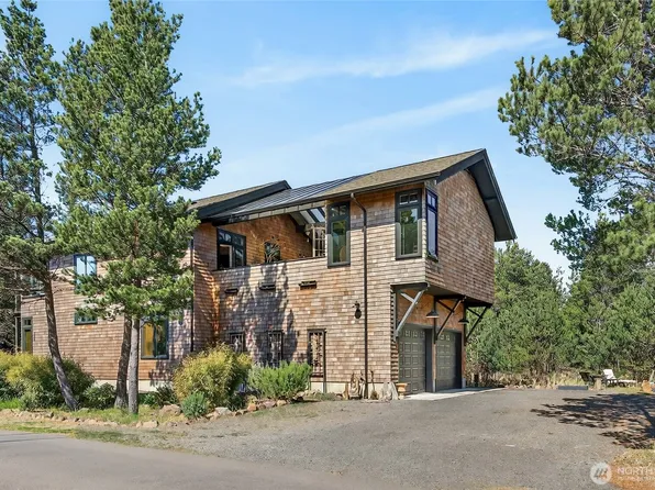 306 6th Street NW, Long Beach, WA 98631