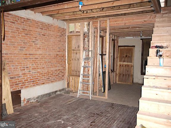 3rd image of 835 N Hutton St