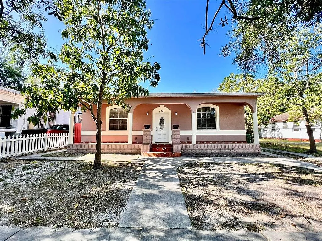 3 bed, 2.0 bath, 1888 sqft, $2,800 — Photo 1
