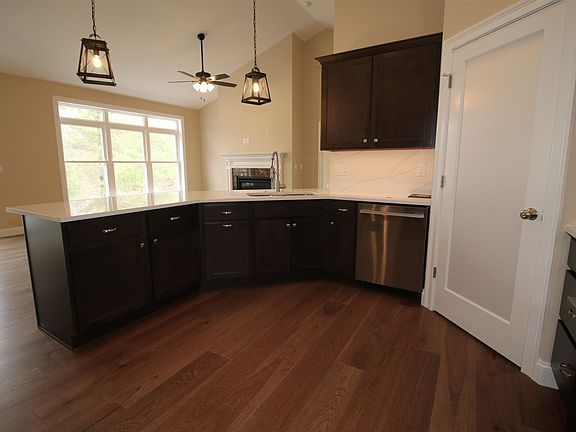 3rd image of 422 Dawn Court #23
