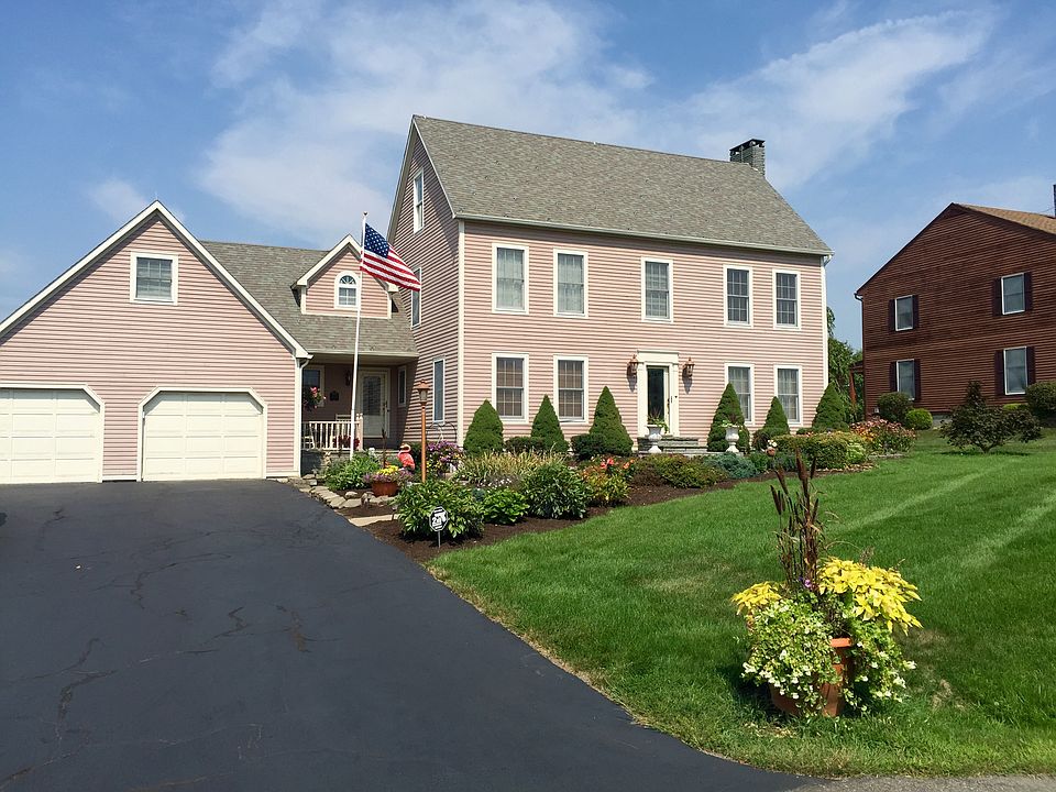 1st image of 7 Chelsea Dr