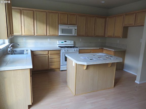 3rd image of 3431 SE Brookwood Ave