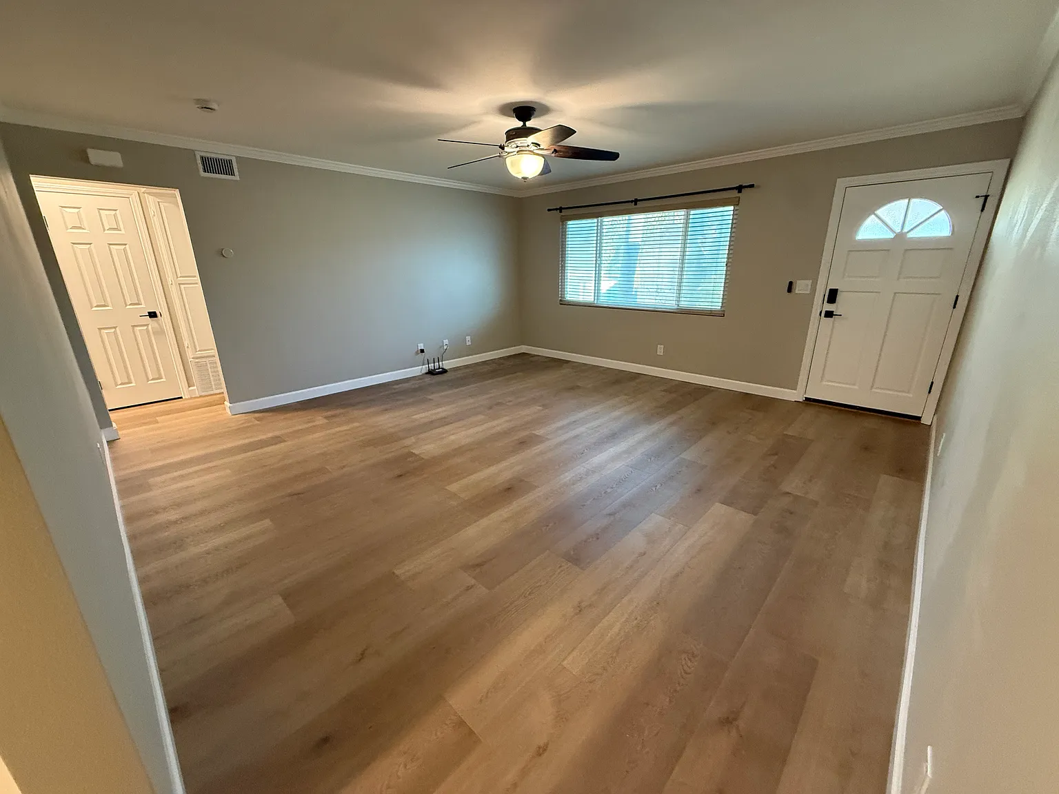 2 bed, 750 sqft, $3,400 — Photo 1