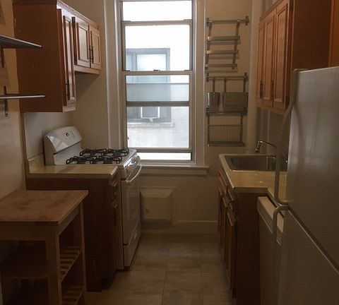 3rd image of 36 Plaza St E APT 8F