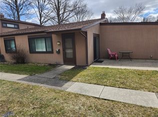 26666 Lake Of The Falls Blvd, Olmsted Falls, OH 44138
