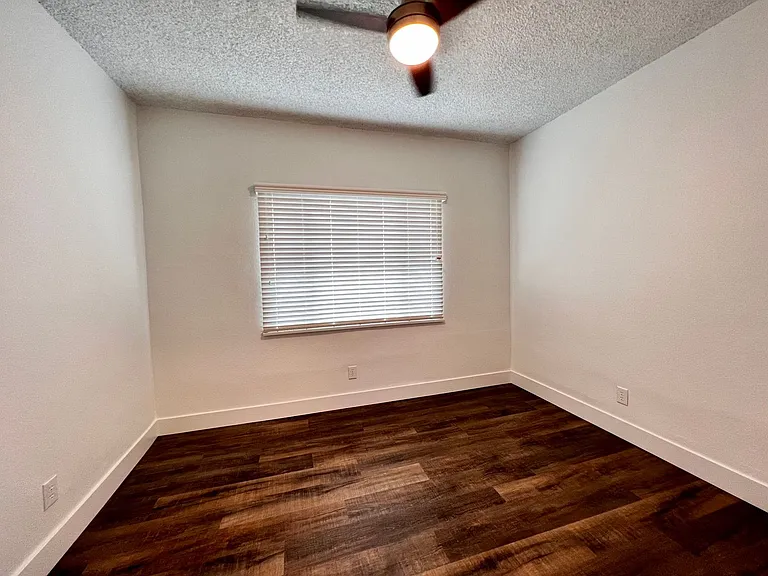 three Bedroom — Photo 9