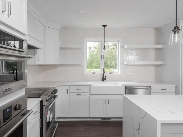 10 Narragansett Dr, West Bridgewater, MA 02379