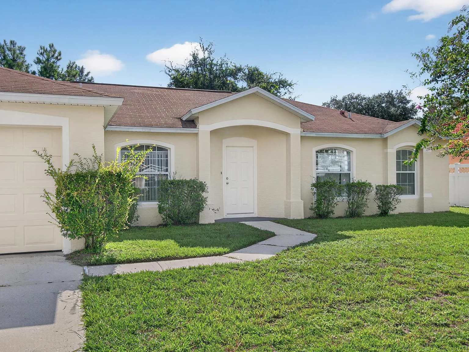 3 bed, 1695 sqft, $1,895 — Photo 2