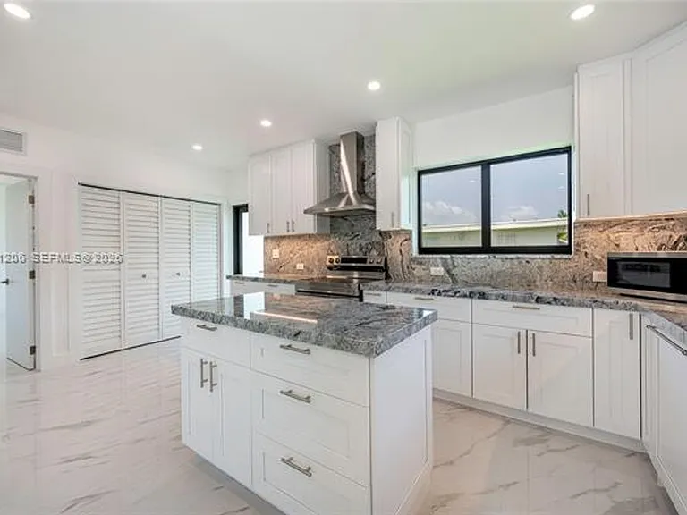 1621 S Treasure Dr #1621 — Photo 10