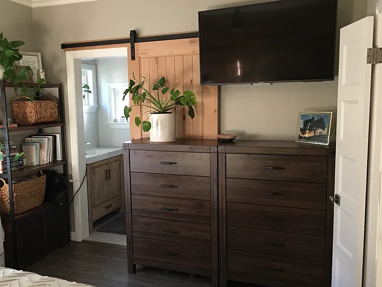Ensuite half bath in main bedroom