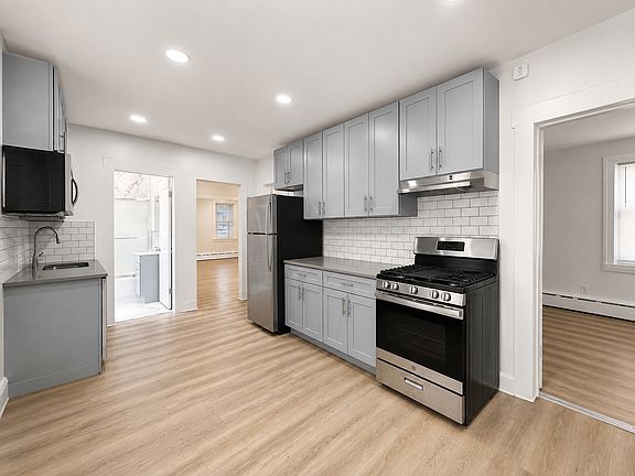 3rd image of 921 South St Floor 2