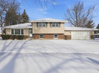 920 W Gerald Ave, South Elgin, IL 60177