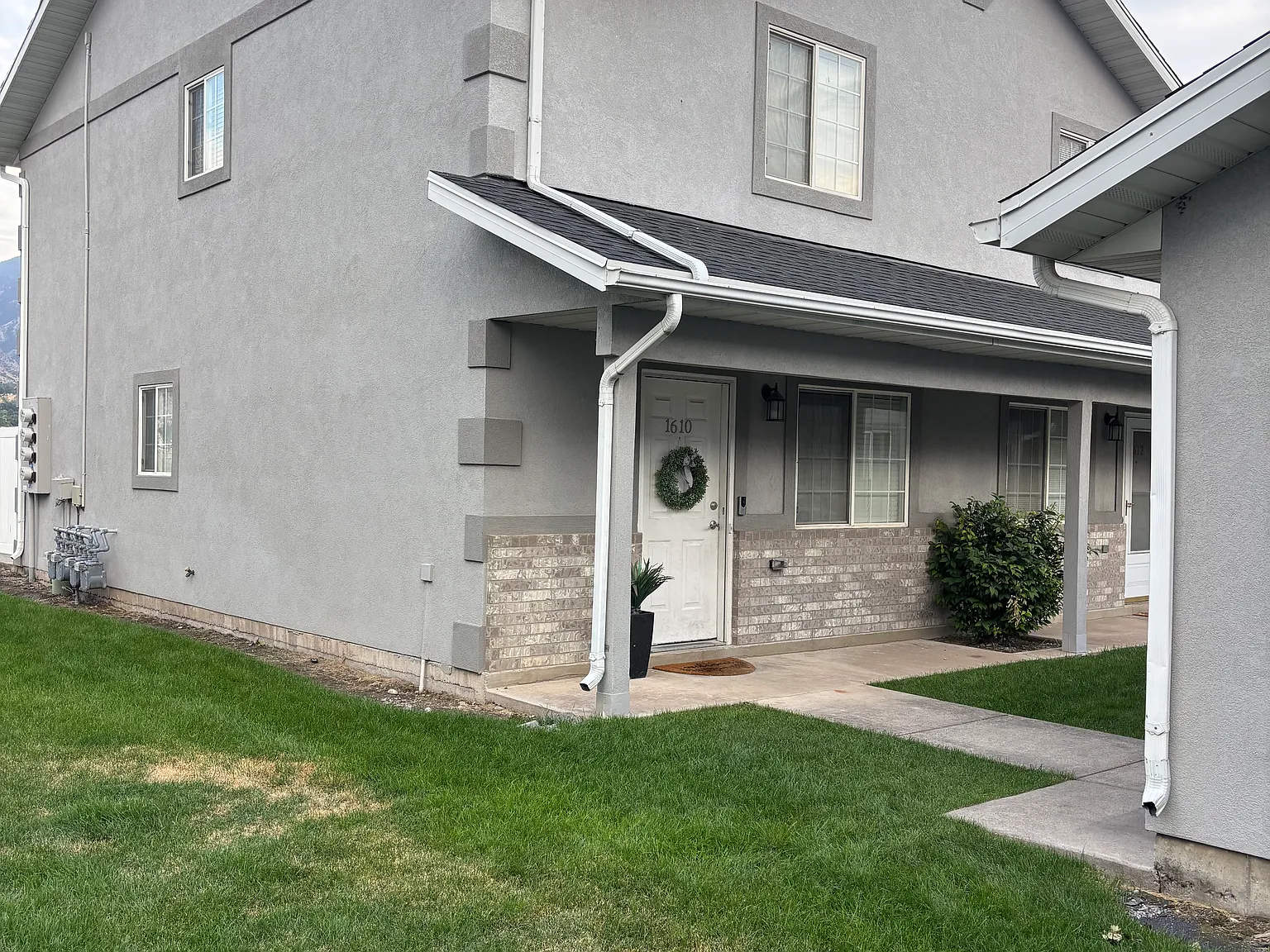 2 bed, 1.5 bath, 1200 sqft, $1,400 — Photo 1
