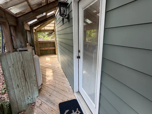 (undisclosed Address), Emerald Isle, NC 28594