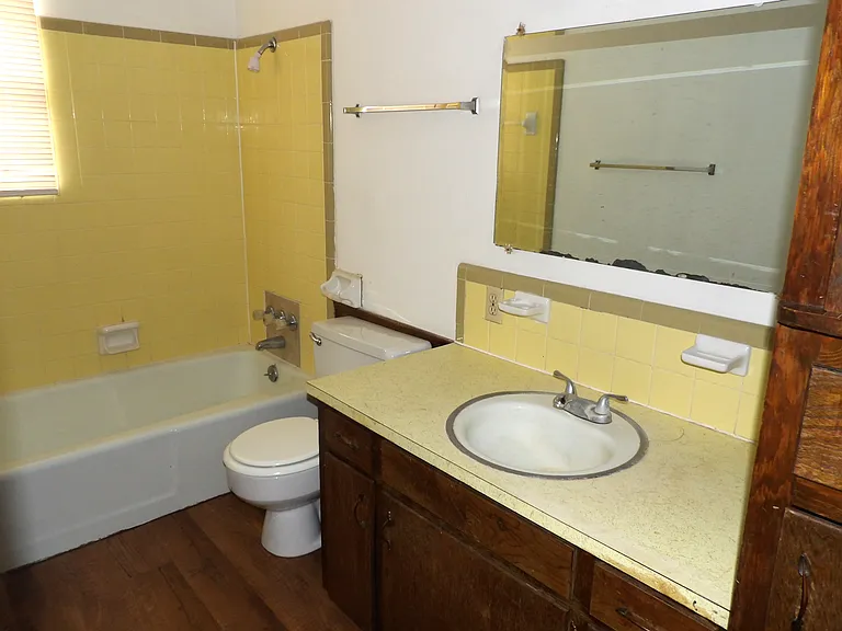 2616 SW H Ave #5 — Photo 4