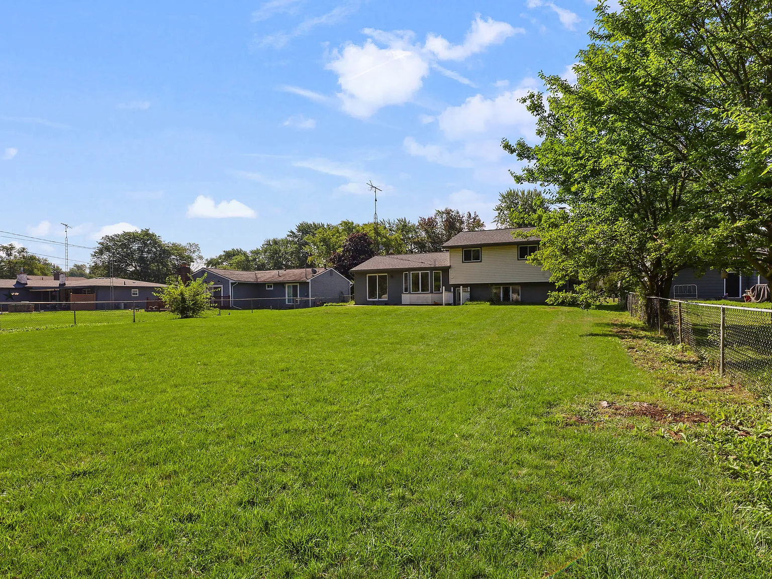 4 bed, 1.5 bath, 1632 sqft, $2,200 — Photo 4