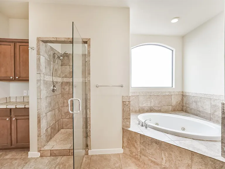 11025 Robin Hood Ct — Photo 32