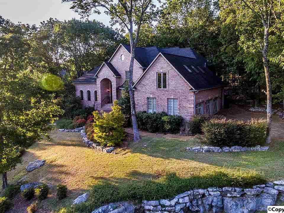 1st image of 2914 Turnberry Dr SE