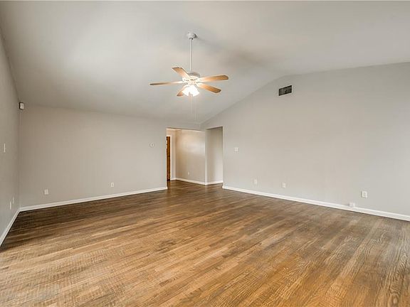 4th image of 1610 Heather Glen Ct