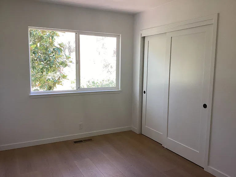131 Sutphen St — Photo 12