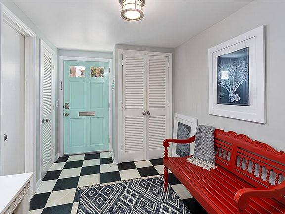 2nd image of 200 Driftwood Dr APT 5
