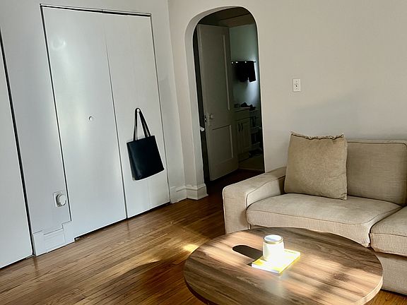 4th image of 3163 N Hudson Ave APT Jb