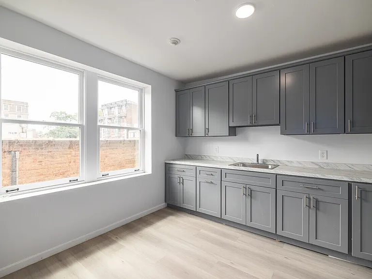 219 E Hanover St #101 — Photo 10