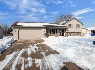 39 Welcome Cir, Appleton, WI 54915