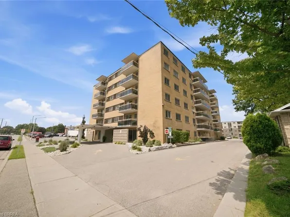 87 Saint George St #304, Brantford, ON N3R 1V5