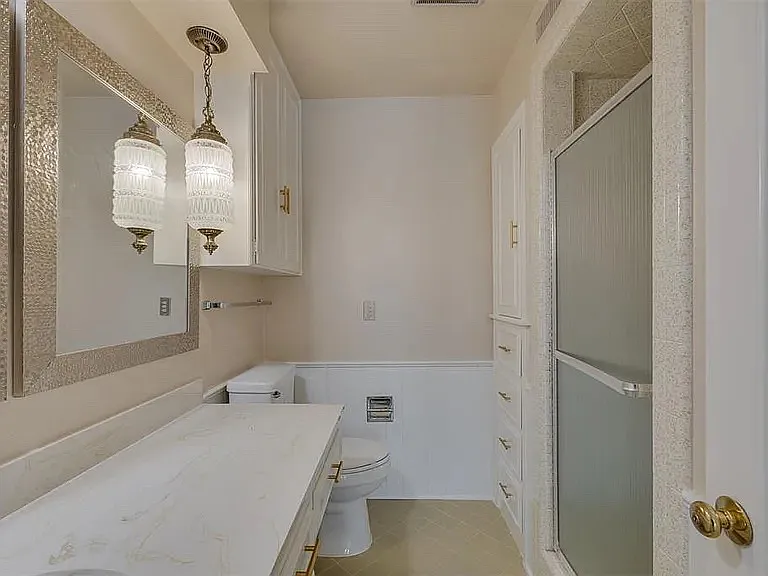3057 W Wilshire Blvd — Photo 17