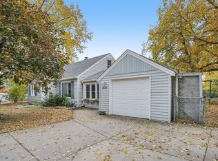 1470 Roselawn Ave W, Falcon Heights, MN 55113