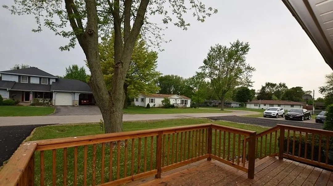 2 bed, 900 sqft, $2,100 — Photo 4