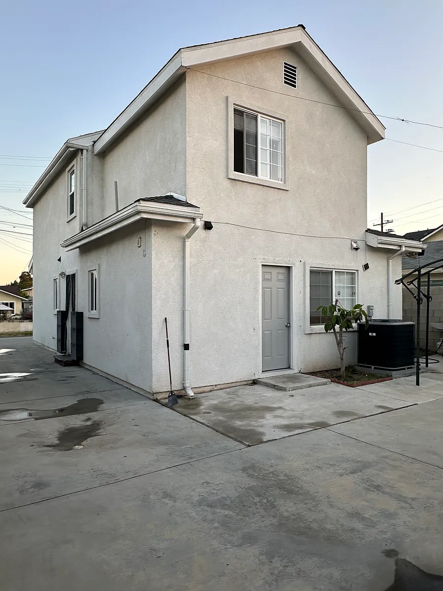 Building Photo - 115 E Main St