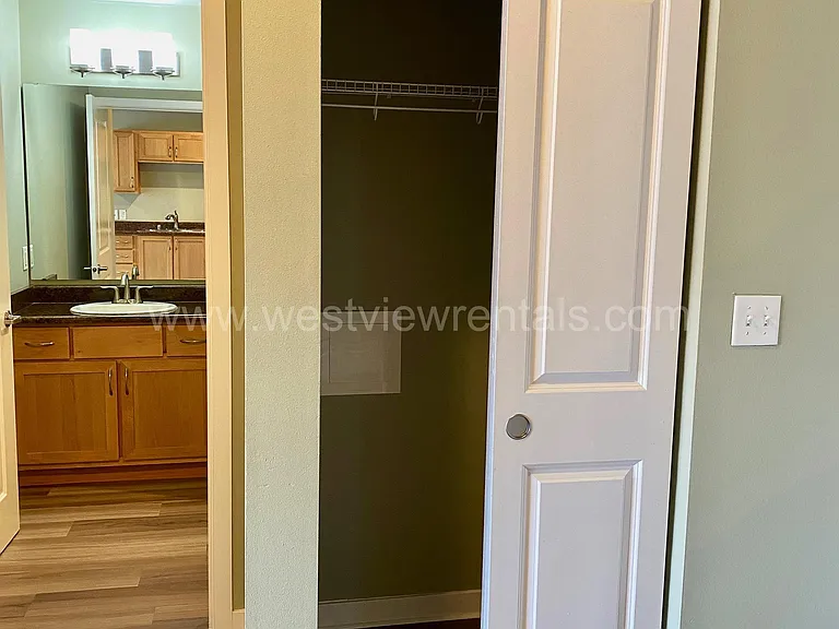 200 E Maple St — Photo 117